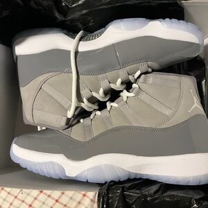Air Jordan 11 Retro Cool Gray Sneakers
